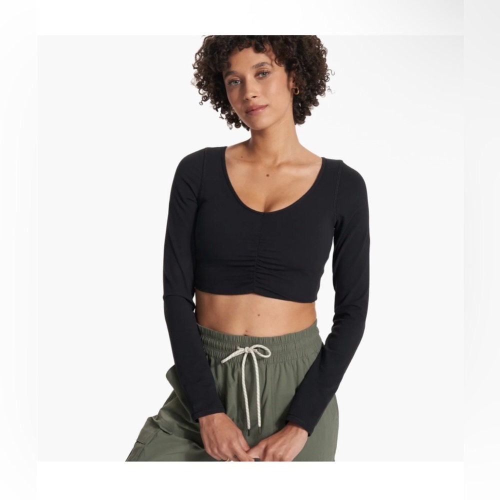 NWT Vuori Long Sleeve Ruched Bra